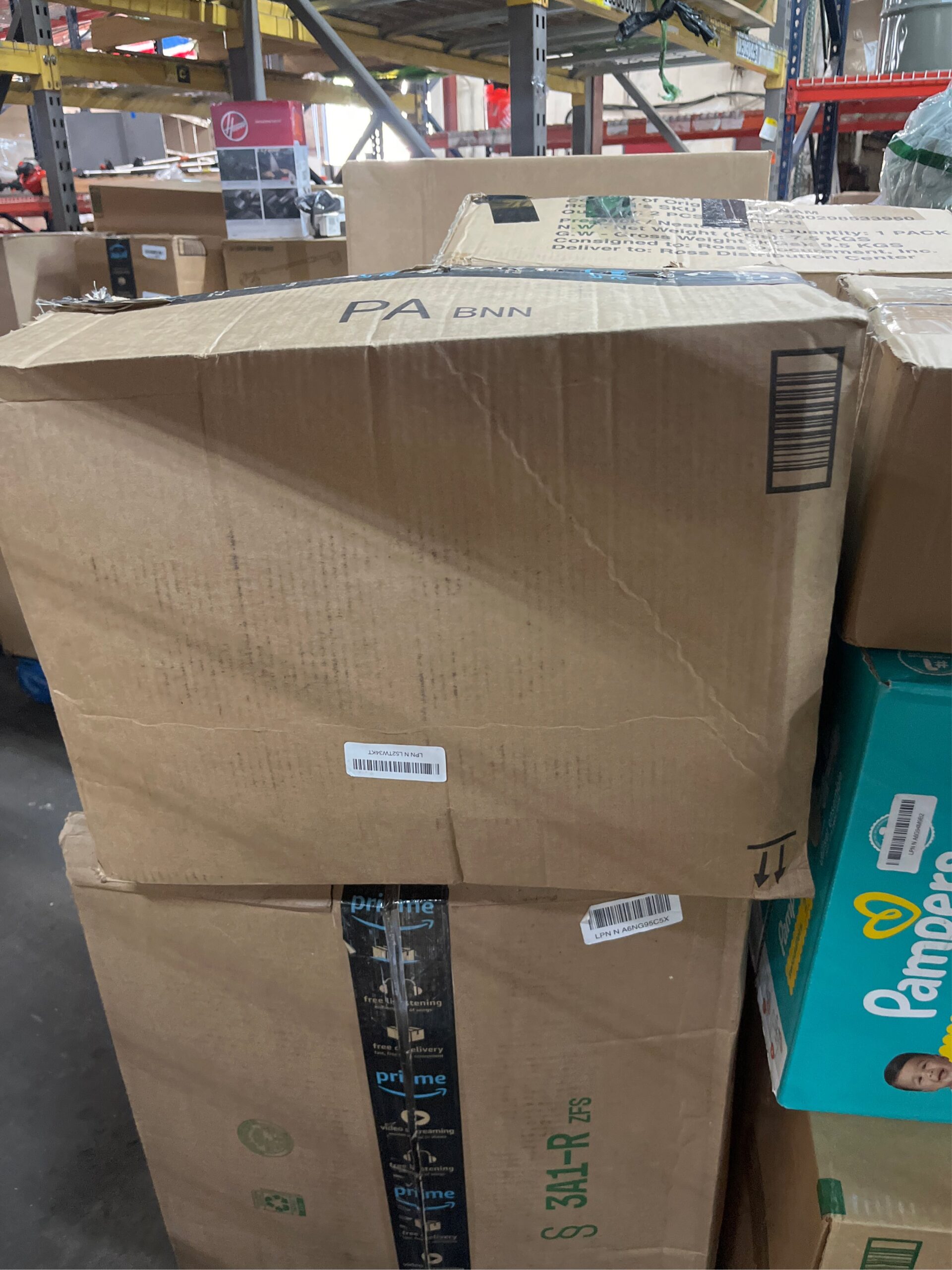 AUCT 20955 - $120 Bedsure Super King Plus Comforter Set Prewashed Soft 3Pcs White 128"x120" - Image 5