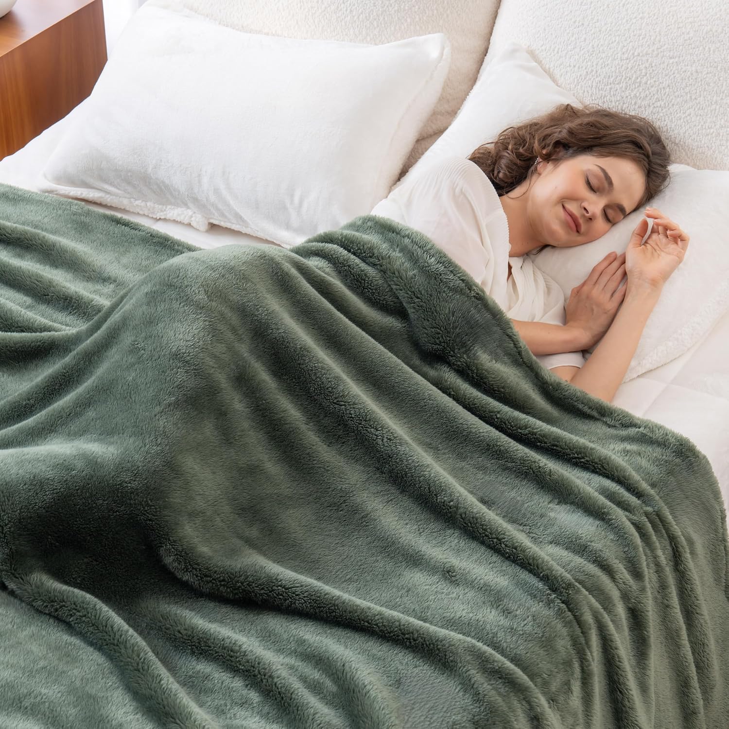 AUCT 21000 - Berkshire Blanket Classic Extra-Fluffy Plush Blanket King Size, Soft Fuzzy Fluffy Long Ha - Image 2
