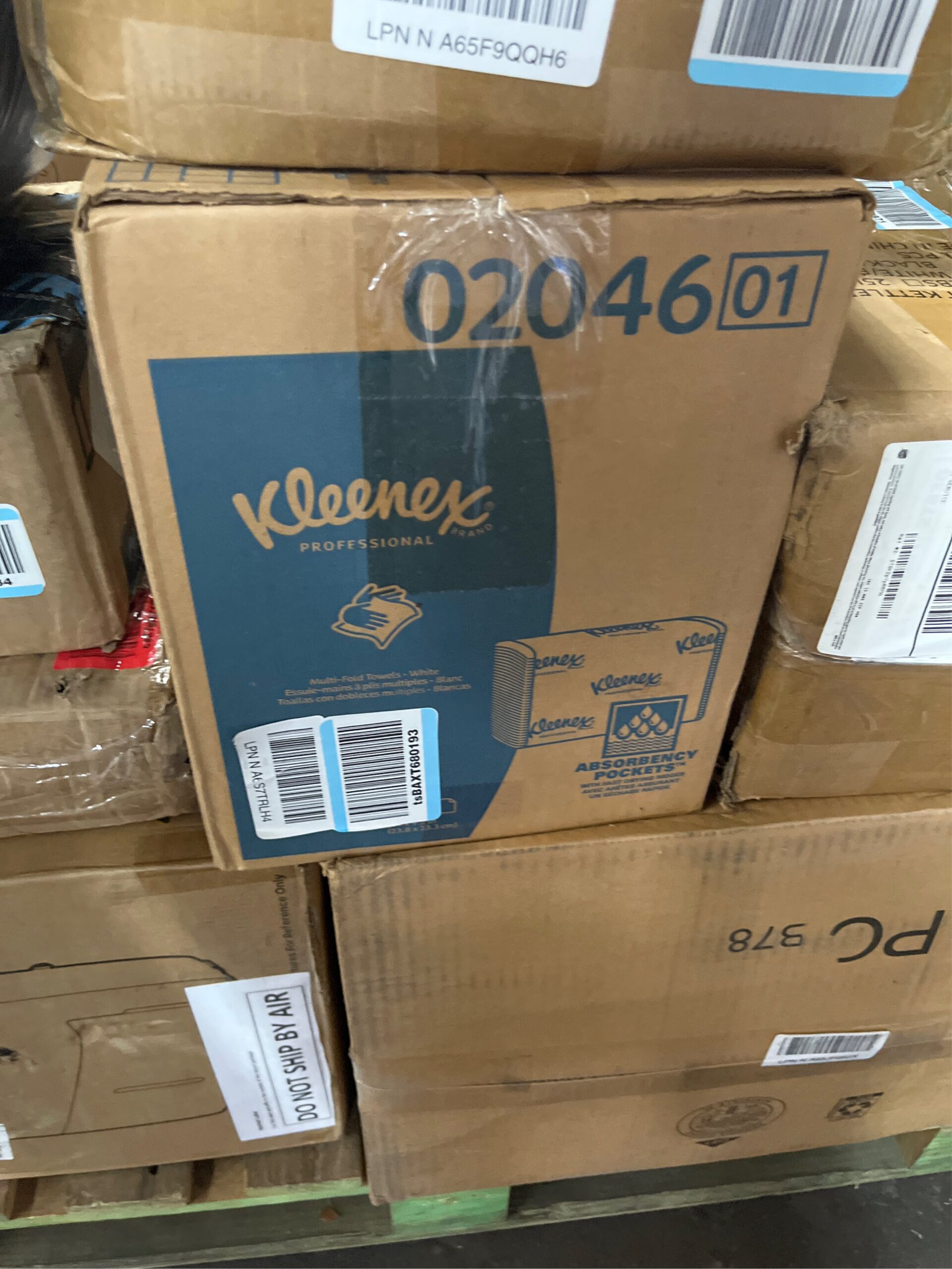AUCT 21812 - Kleenex Professional Multifold Paper Towels, Bulk, 8 x 150 Sheets (02046) - Image 5
