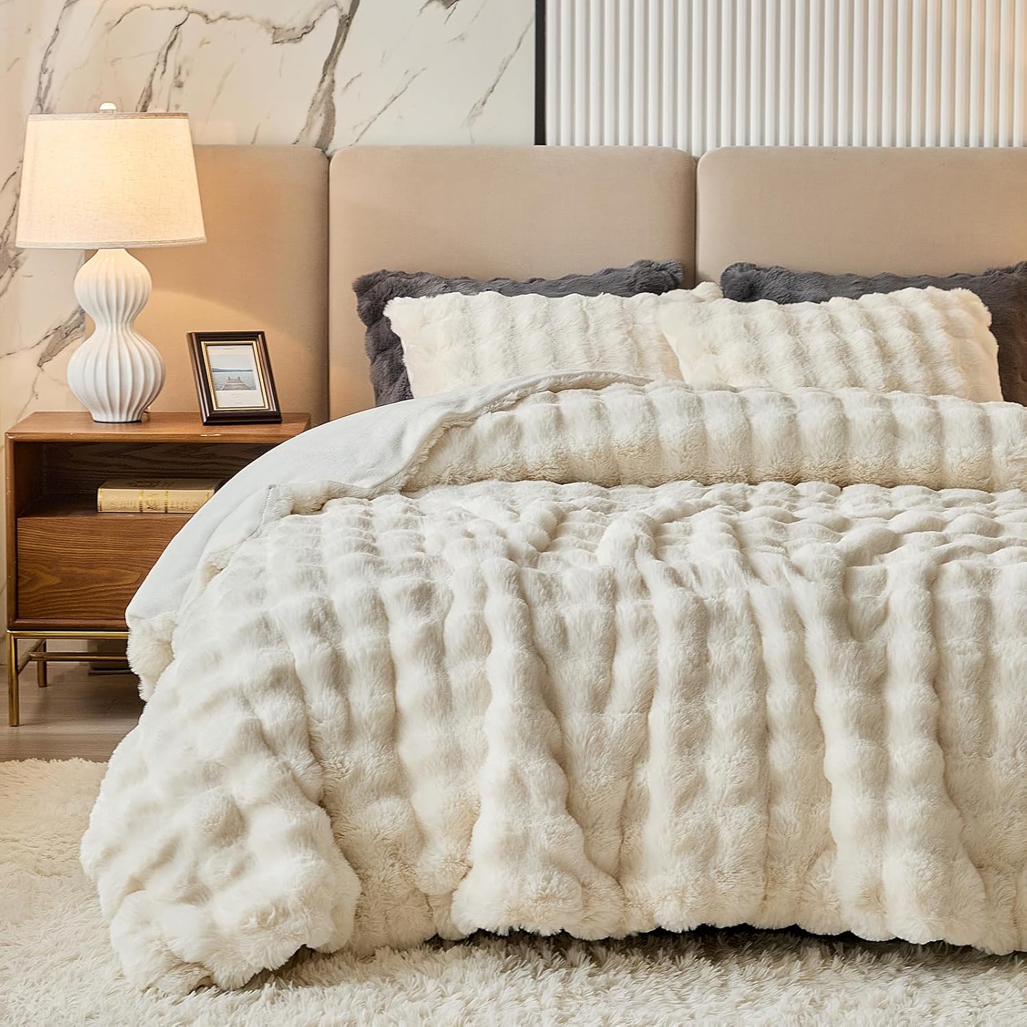 AUCT 21095 - $52 Full Faux Rabbit Fur Comforter Set - 3 Pieces Fluffy Bedding Set Ultra Soft Warm Shagg - Image 4