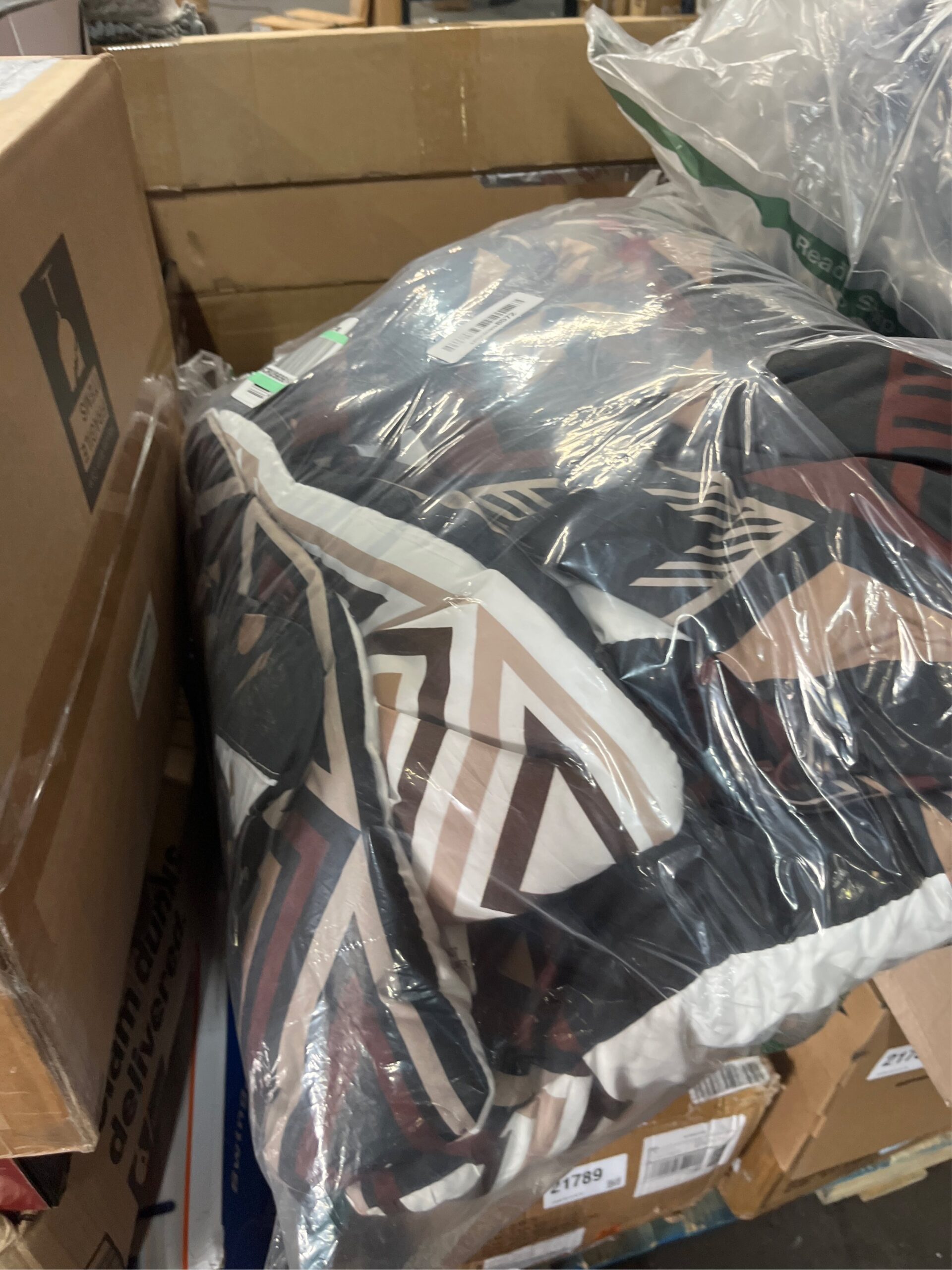 AUCT 21792 - $57 Feelyou Khaki Southwestern Aztec 7 Pieces Bedding Set Kids Geometric Vintage Comforter - Image 5