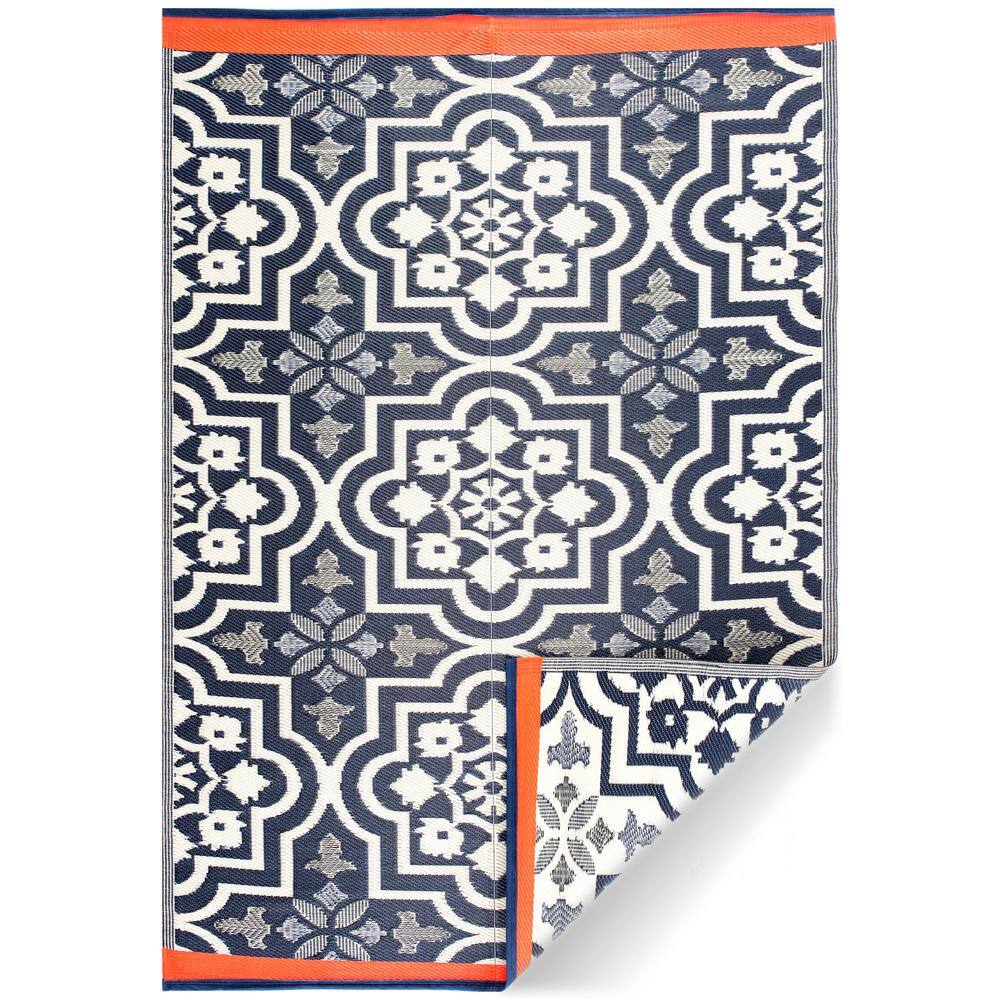 AUCT 21717e - 5 X 7'2Blue Lightweight New York Reversible Plastic Indoor Outdoor Area Rug - Image 3