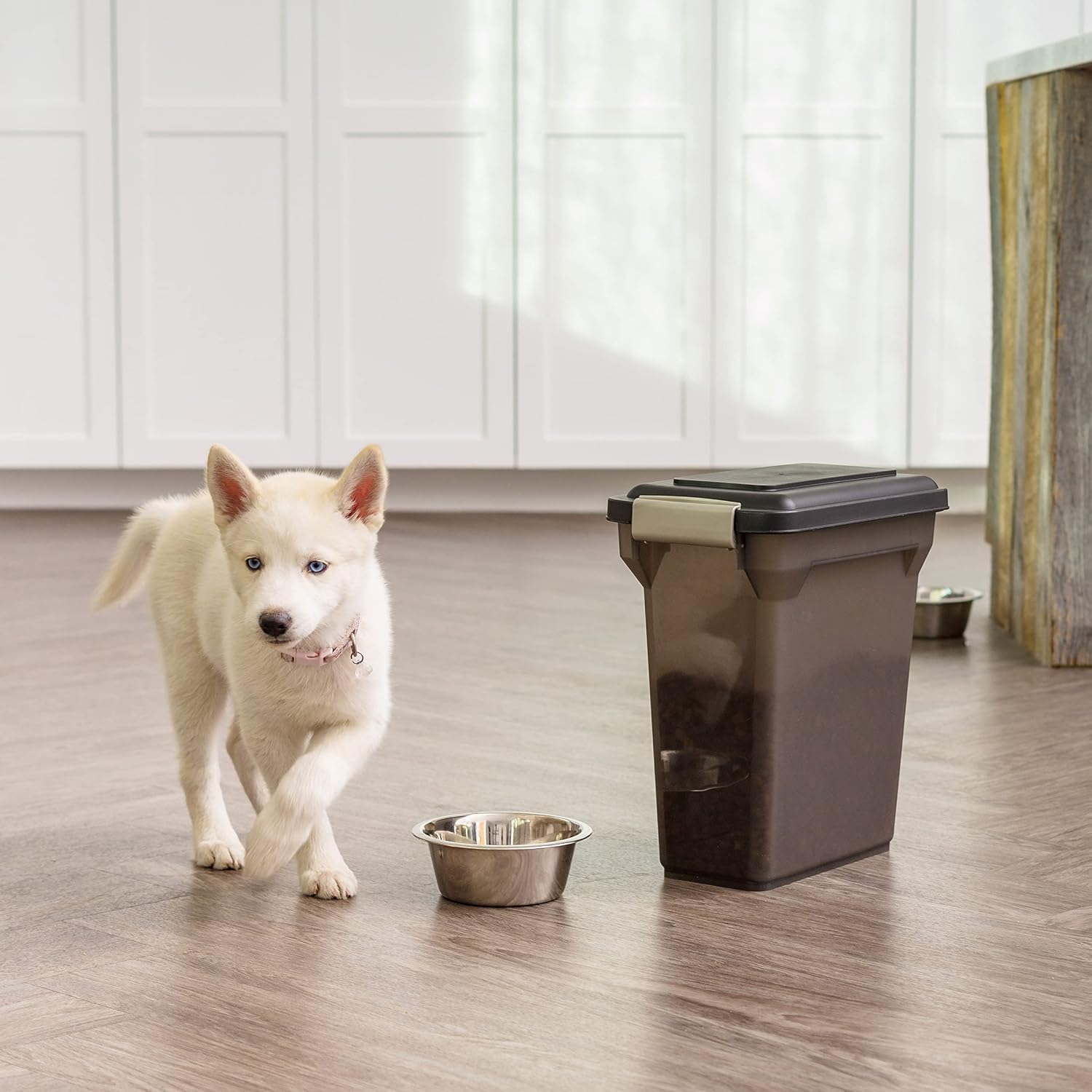 AUCT 21831 - IRIS USA Dog Food Storage Container, Up to 13 lbs, Smoke, Made in USA - Image 2