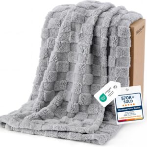 AUCT 21641 - Bedsure Checkered Fleece Throw Blankets for Bed/Couch, Grey,50" 70"