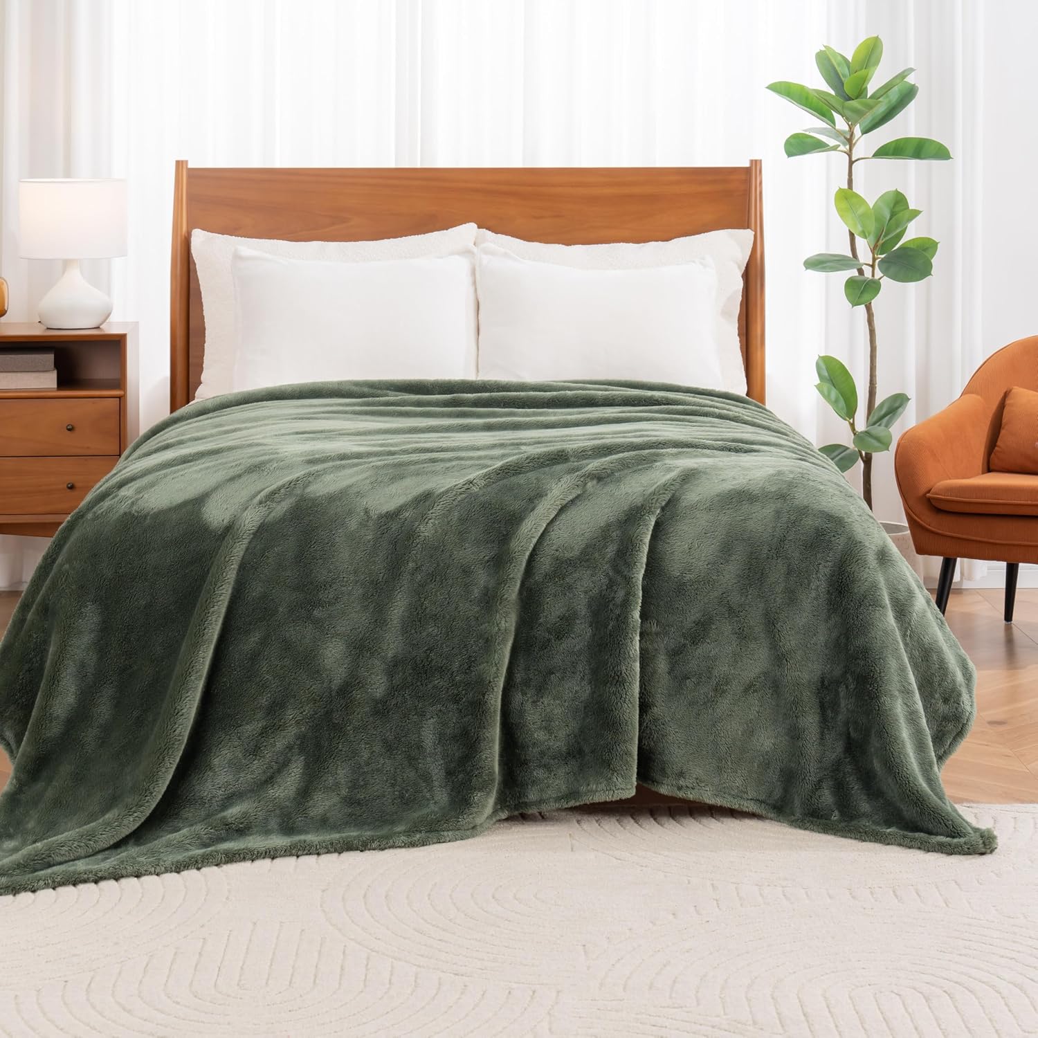 AUCT 21000 - Berkshire Blanket Classic Extra-Fluffy Plush Blanket King Size, Soft Fuzzy Fluffy Long Ha - Image 3