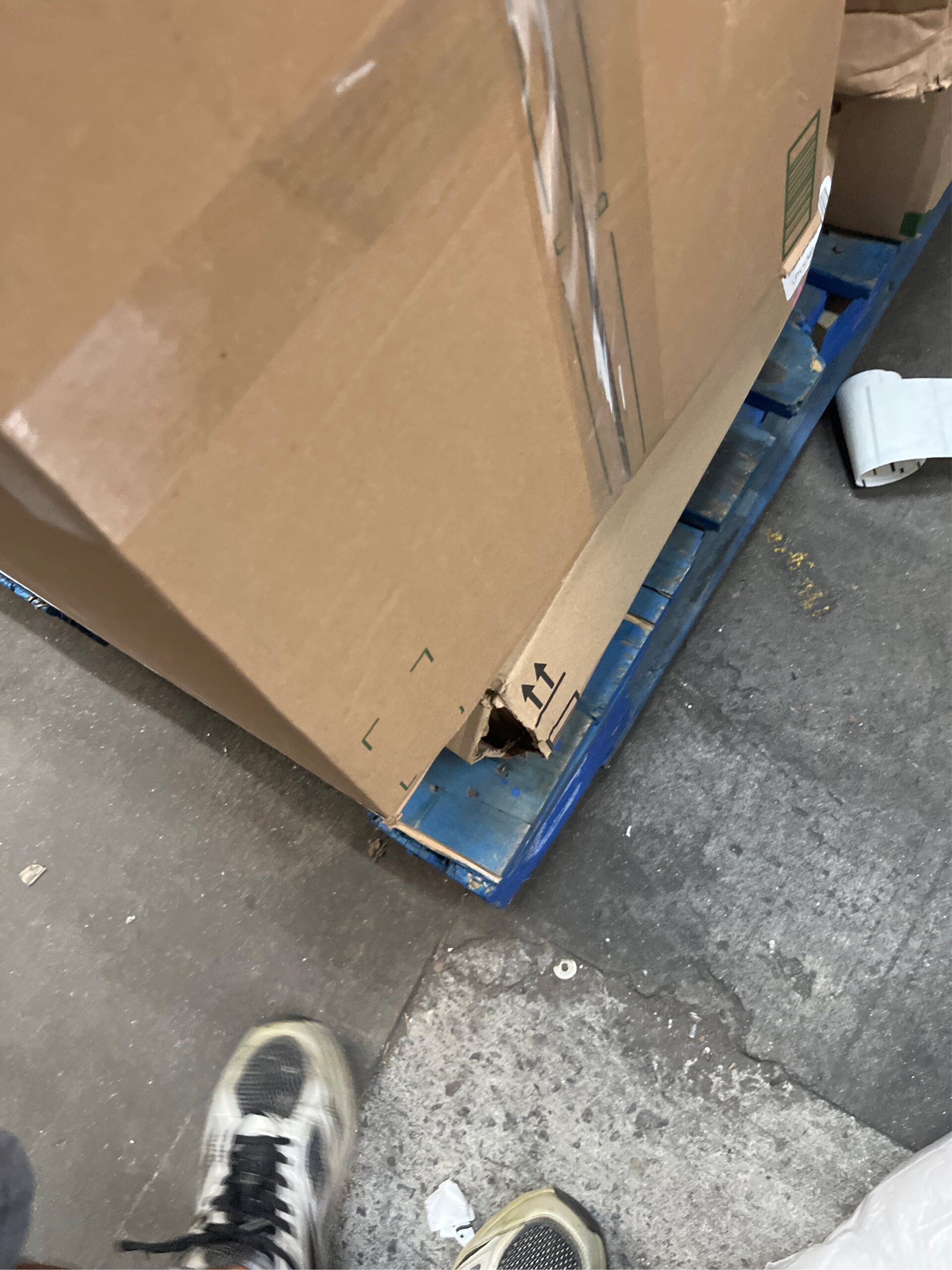 AUCT 22914 - $60 Existing Beauty LED Lash Light Half Moon Floor Lamp with Adjustable Brightness Pro - Image 5